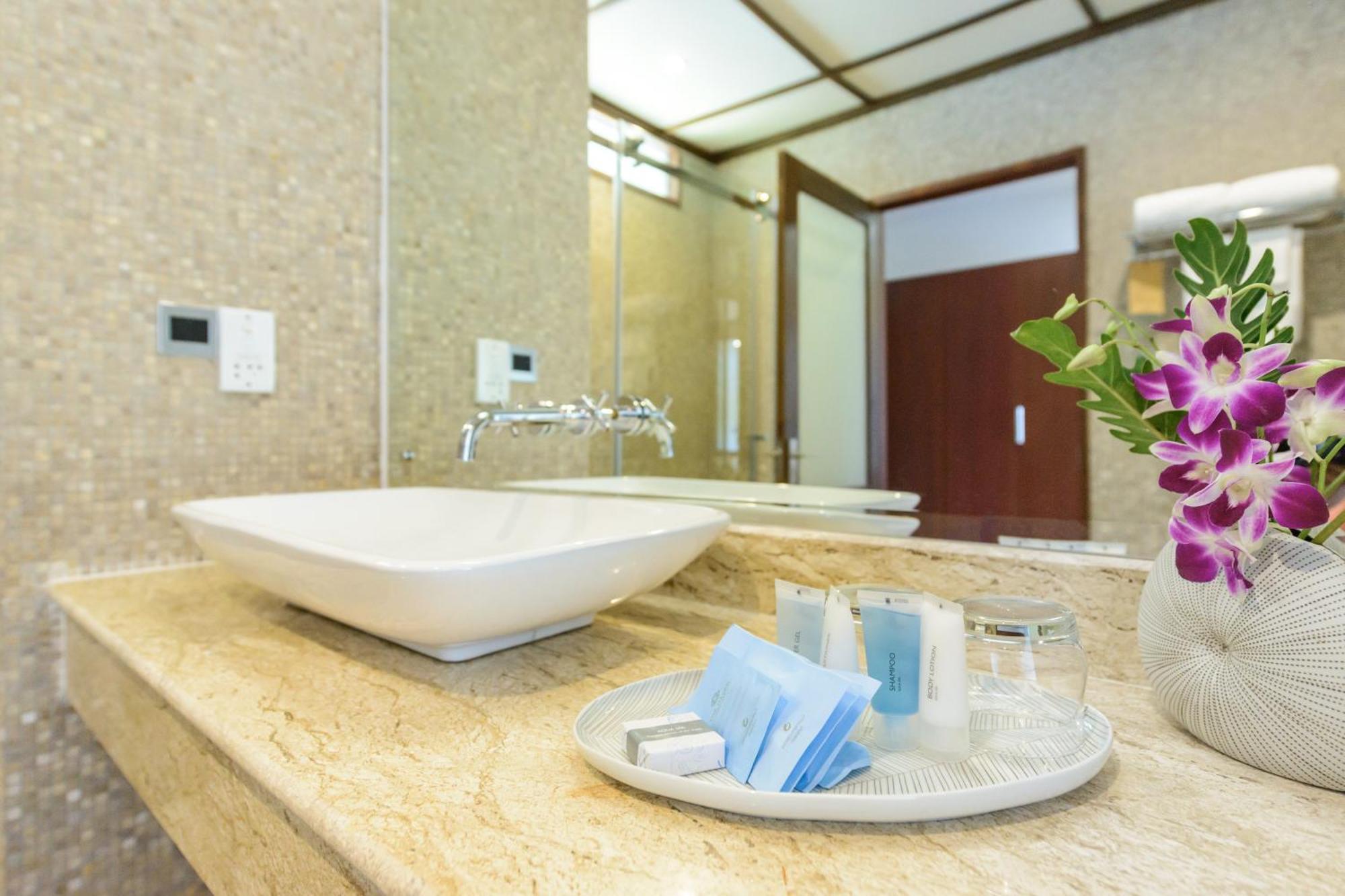Deluxe Double or Twin Room Adults Only,738287566:JPEG